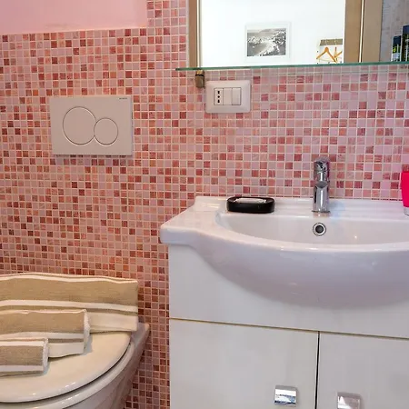 Apartment Overbay - *